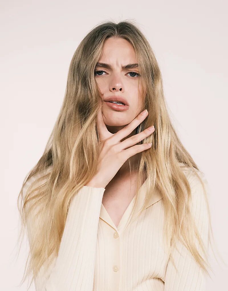 

Трикотажный лонгслив-поло Mango с длинными рукавами бежевого цвета