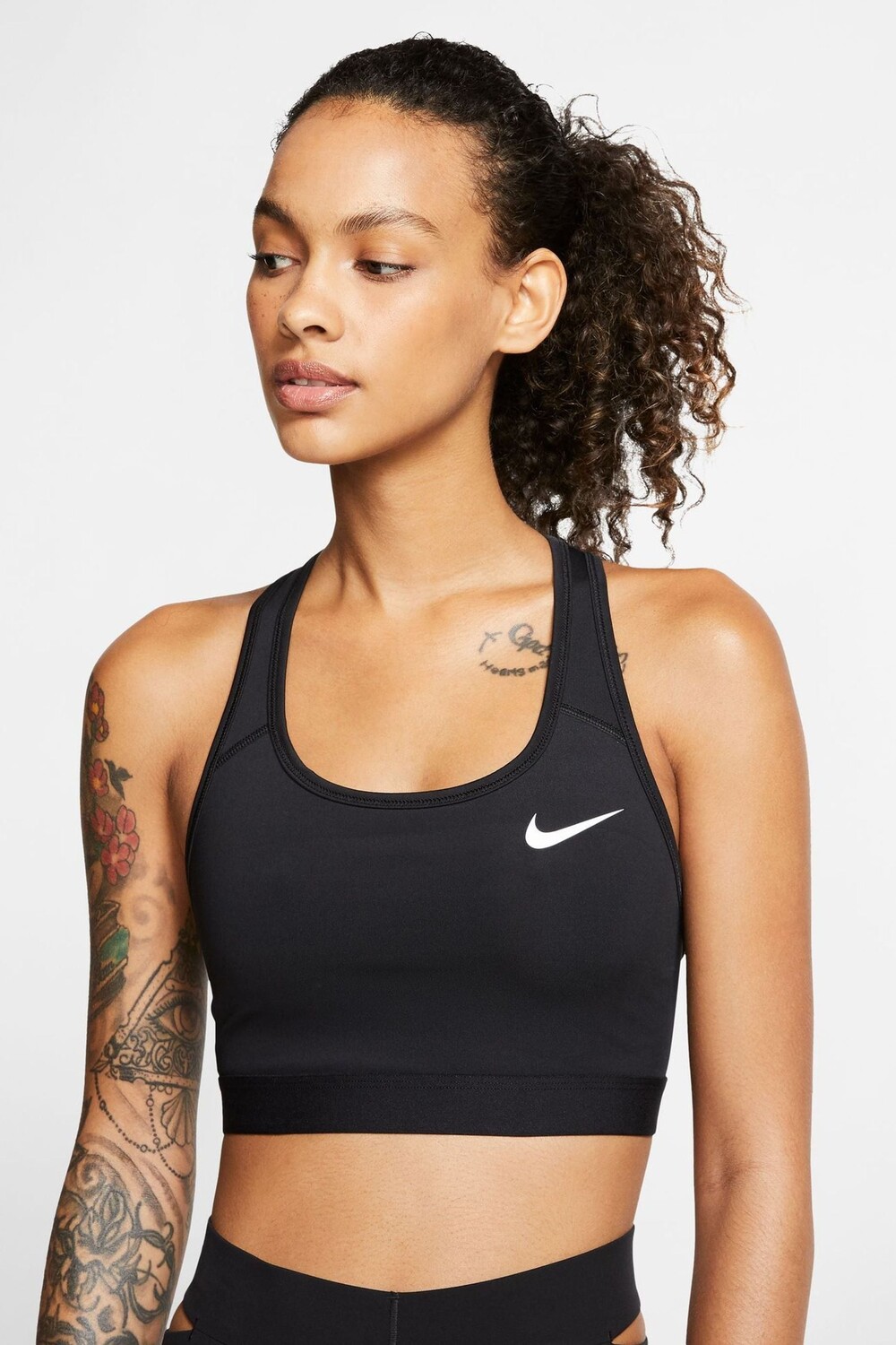 

Спортивный бюстгальтер Swoosh со средней поддержкой Nike, черный