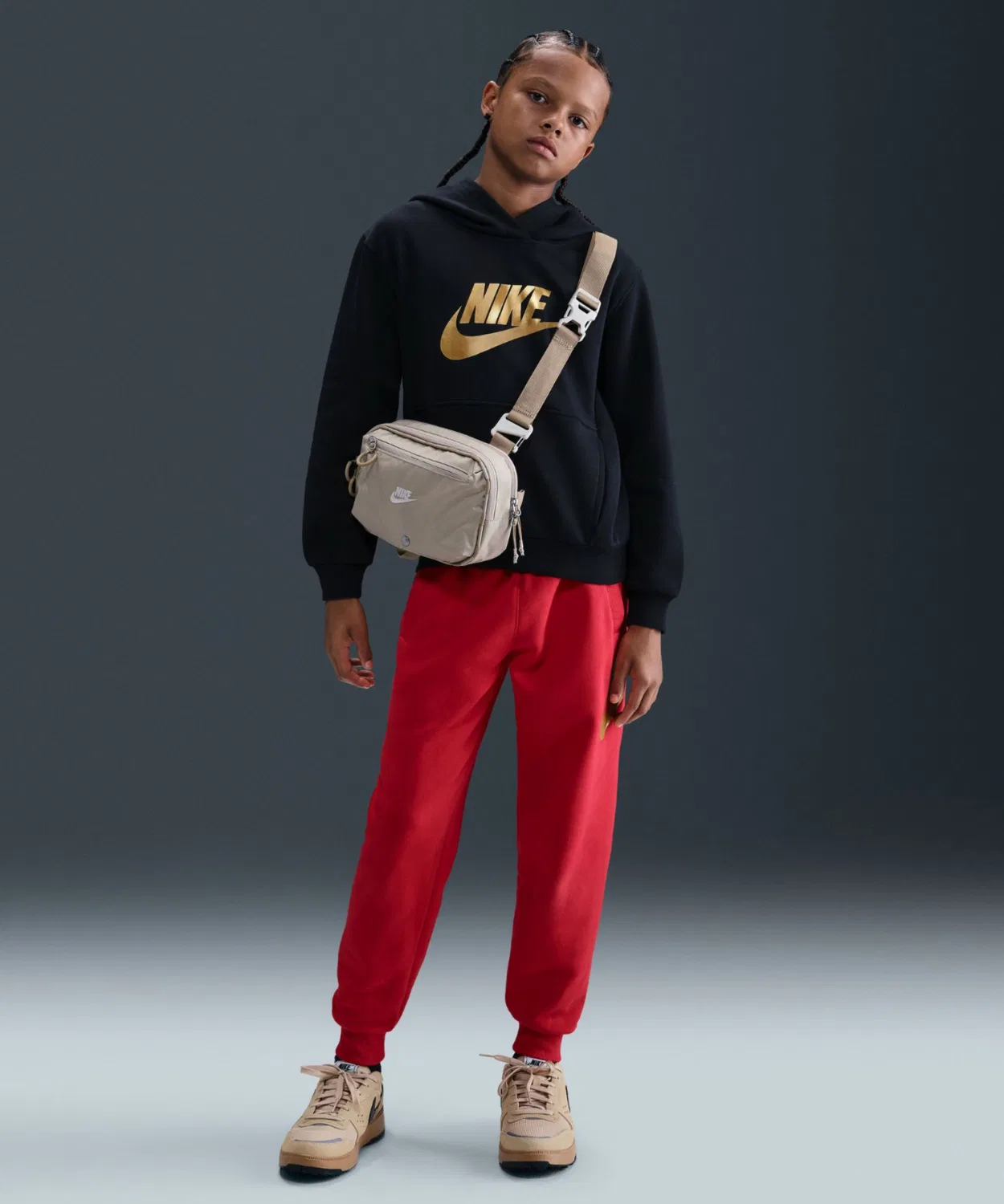 Детская толстовка Nike Club Fleece Hoodie с капюшоном, чёрная — фото 3