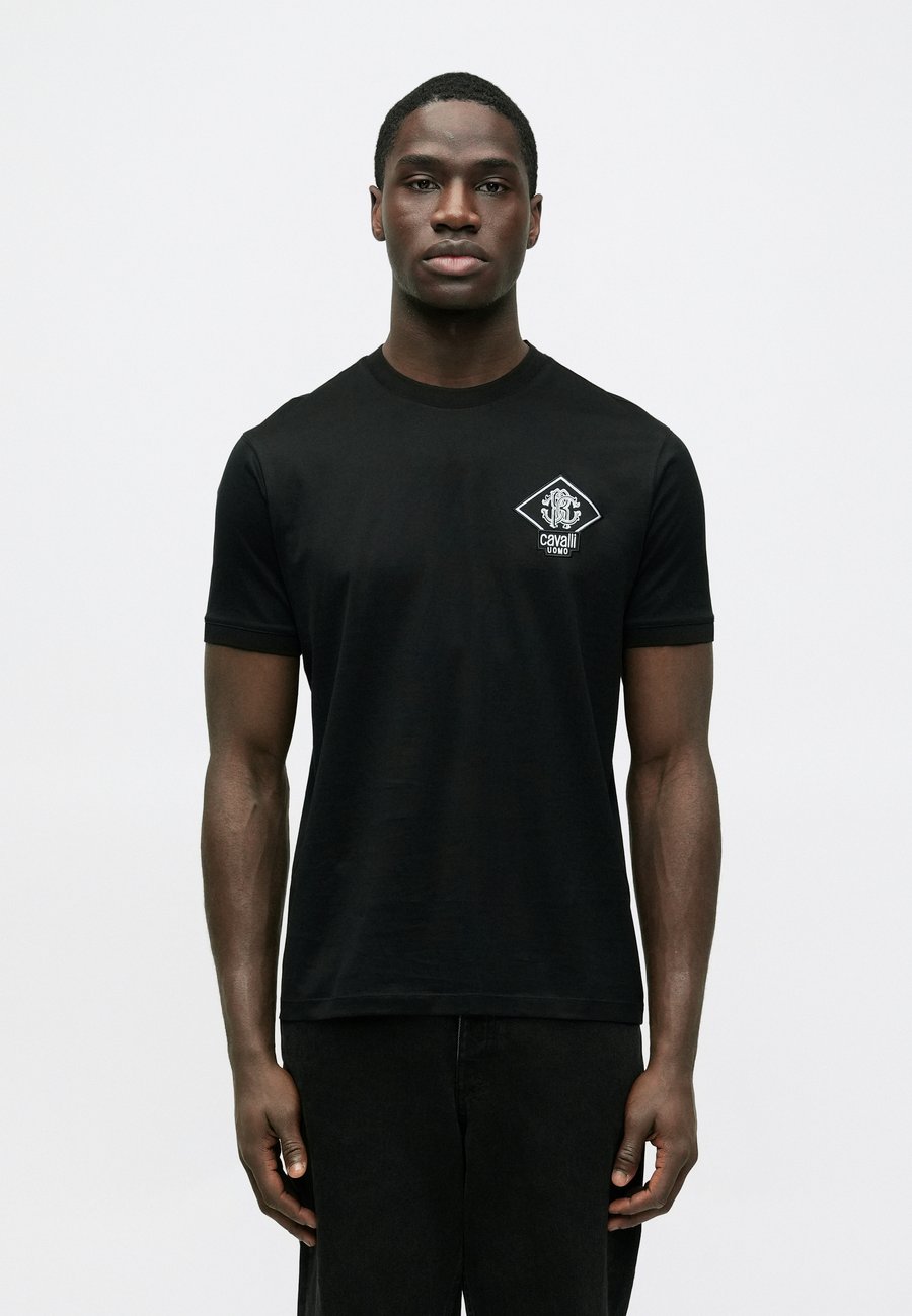 

Футболка Cavalli Uomo MERCERIZED PATCH LOGO TEE, Black, Черный, Футболка Cavalli Uomo MERCERIZED PATCH LOGO TEE, Black