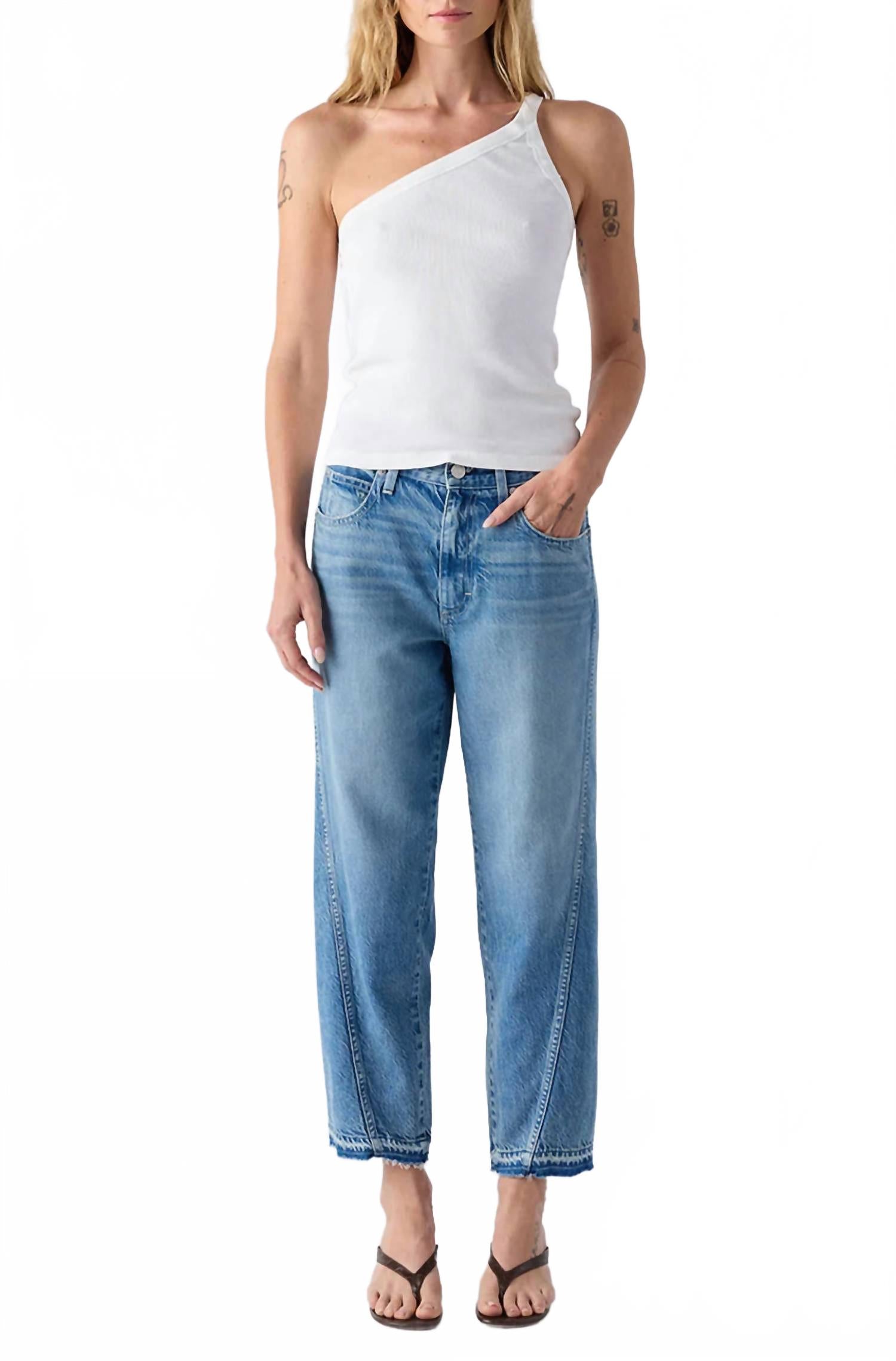 

Джинсы Maria Mid Rise Cropped Ankle Jeans в цвете Sun Kiss AMO, sun kiss