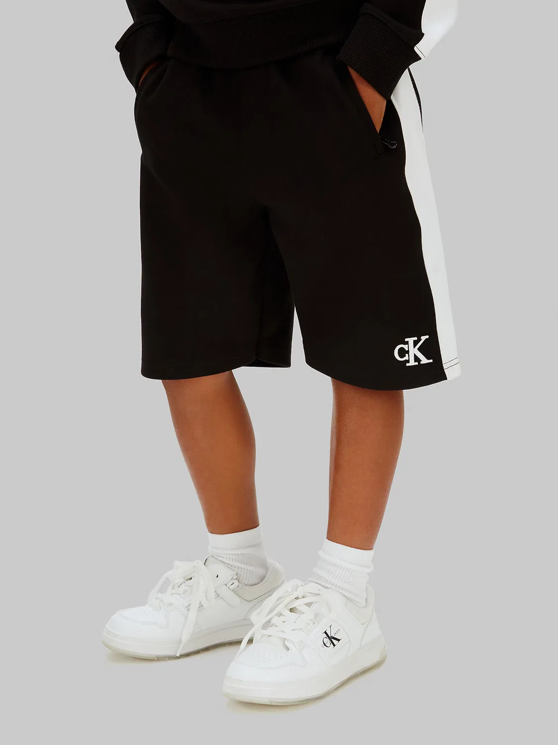 Брюки Calvin Klein Jeans свободного кроя, черные — фото 3