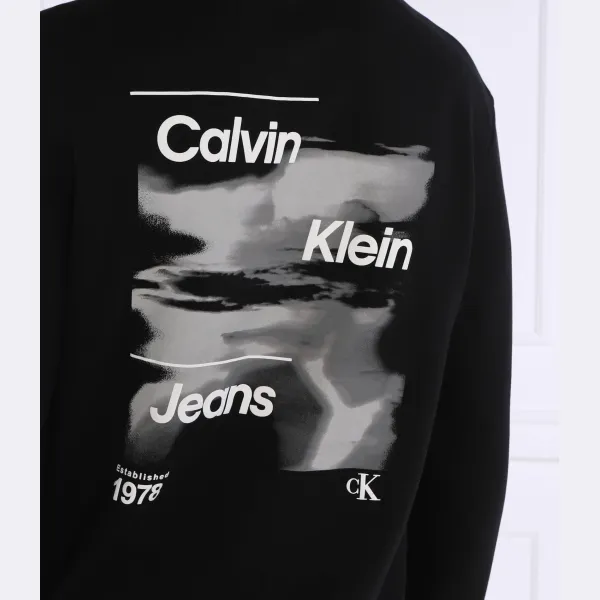 Толстовка свободного кроя с круглым вырезом и рассеянным логотипом Calvin Klein, черный — фото 3