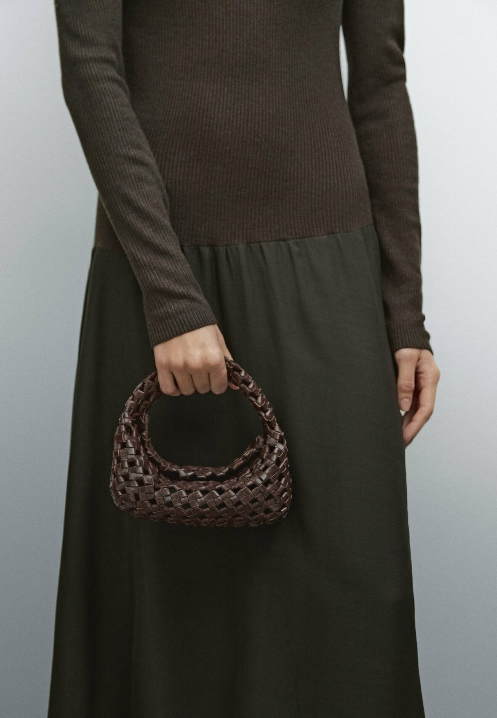 

Сумка BRAIDED Massimo Dutti, темно-коричневый