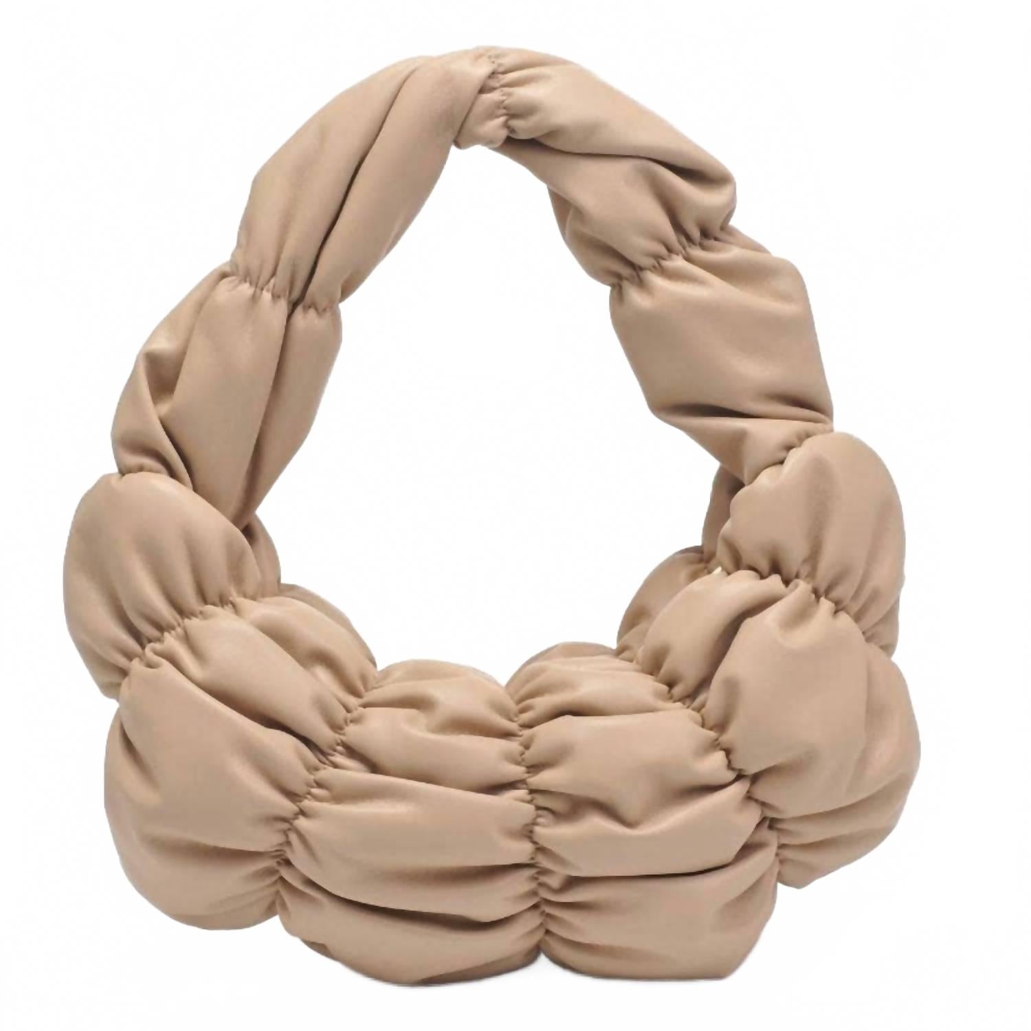 

Стелла Пухлая Стеганая Веганская Кожаная Клатч в бежевом цвете Urban Expressions