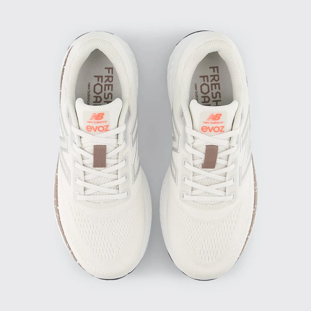 Беговые кроссовки для женщин Fresh Foam X Evoz v4 New Balance, светло-бежевый — фото 3