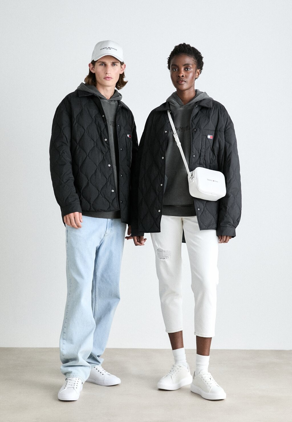

Толстовка с капюшоном UNISEX Tommy Hilfiger, черный