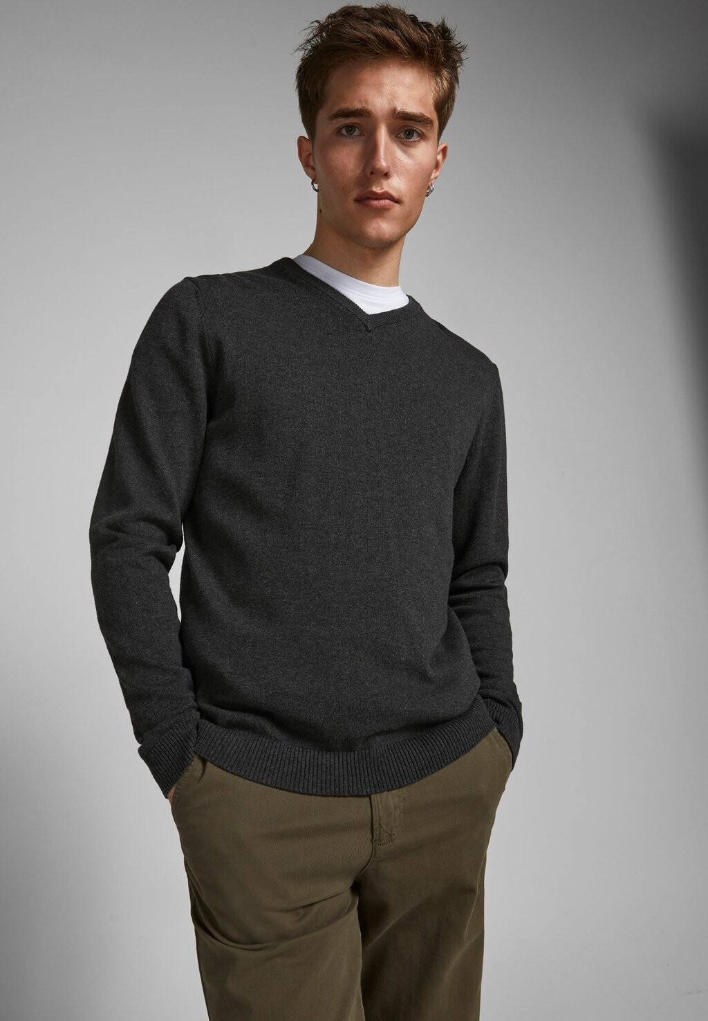 

Свитер JJEBASIC Jack & Jones, темно-серый, Серый;черный, Свитер JJEBASIC Jack & Jones, темно-серый