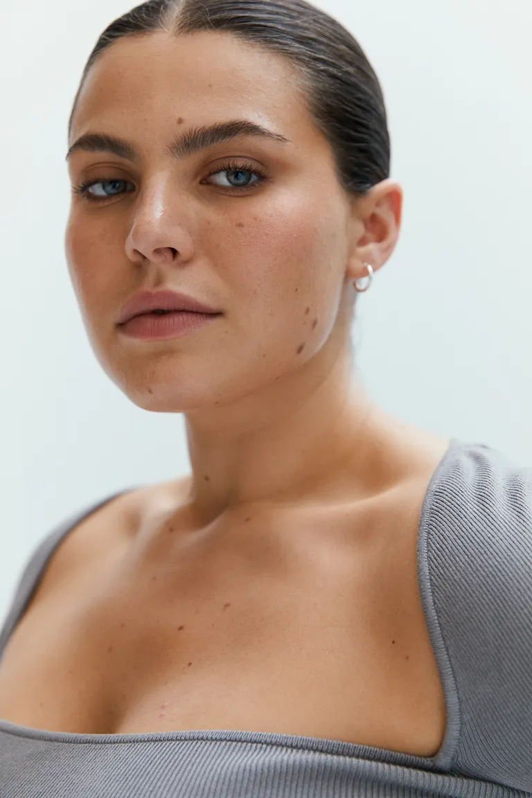 

Короткая блузка с квадратным вырезом H&M, серый