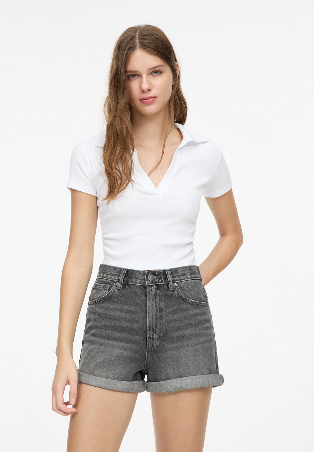 

Джинсовые шорты TURN-UP PULL&BEAR, серый