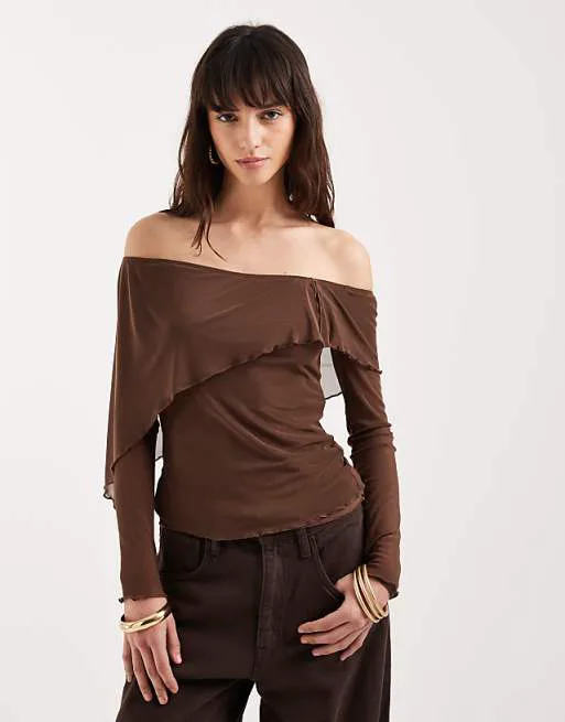 

Коричневый топ с открытыми плечами и асимметричной сеткой Motel Haze