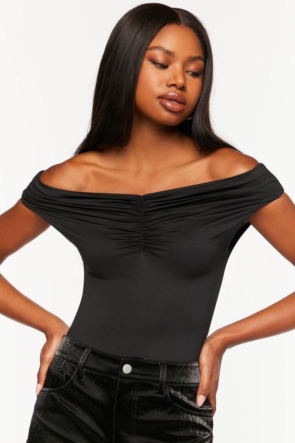 

Контурное боди с открытыми плечами Forever 21, черный