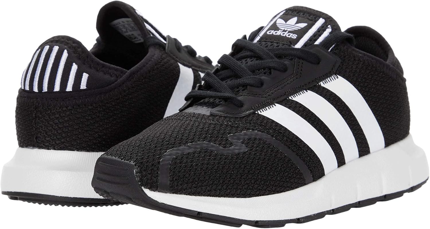 Кроссовки adidas Kids' Swift Essential, белый/черный — фото 2