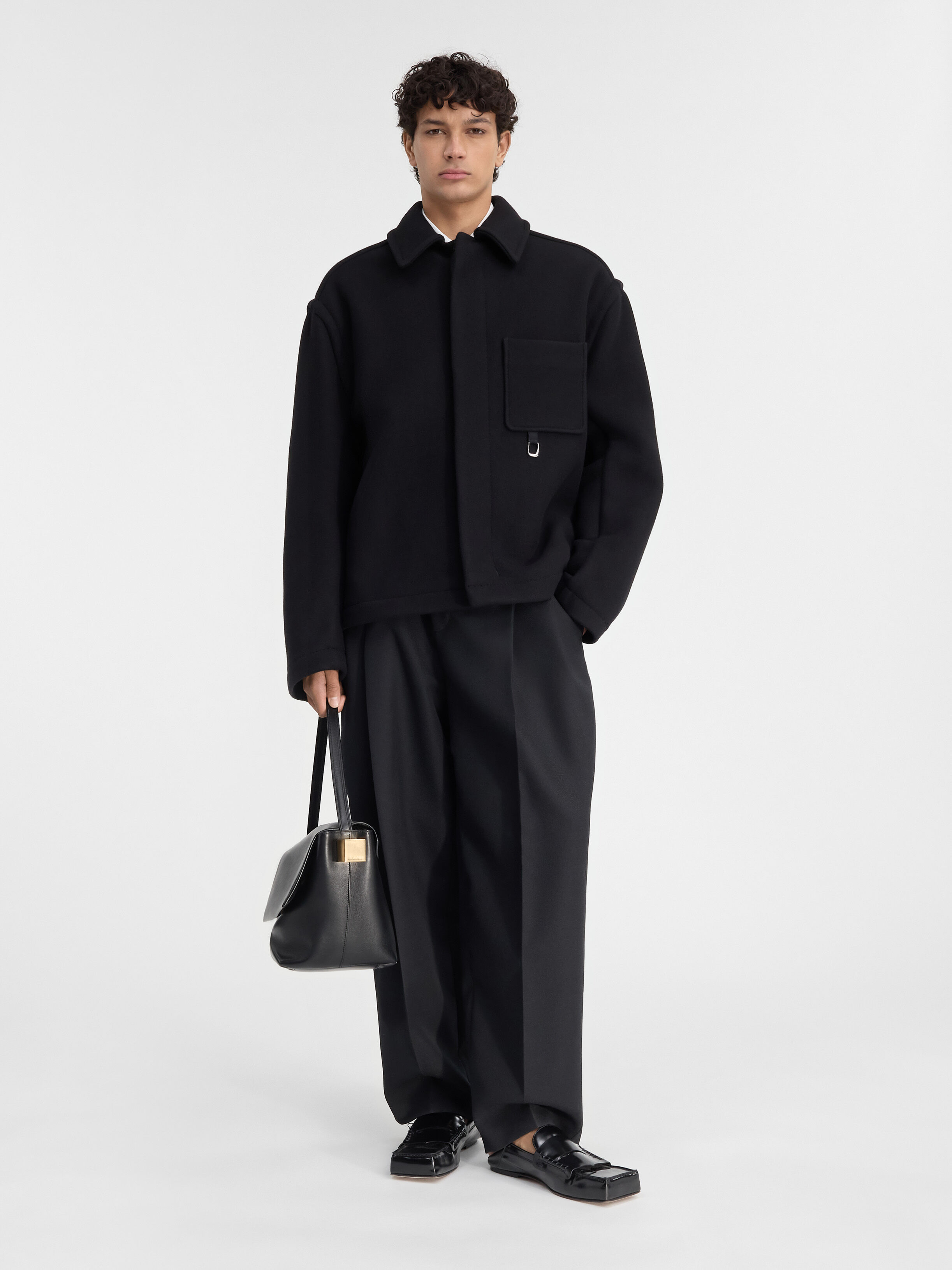 

Минималистичная куртка свободного кроя JACQUEMUS The cropped coat, черный