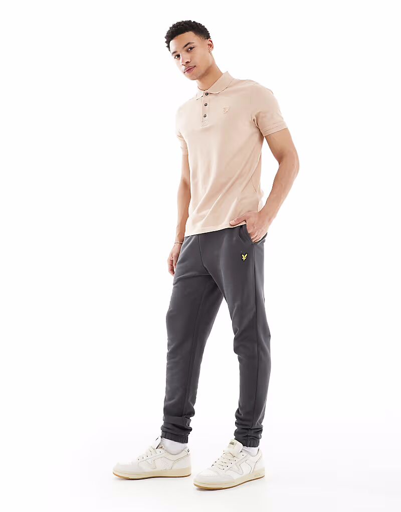 

Узкие спортивные штаны Lyle & Scott средней посадки в цвете w635 gunmetal