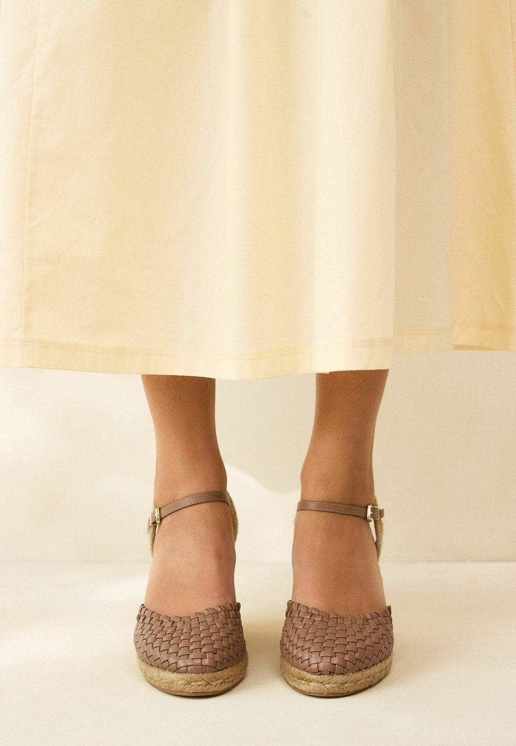 Эспадрильи REGULAR FIT - FOREVER COMFORT ROUND TOE WEAVE DETAIL - Wedge sandals Next, коричневый