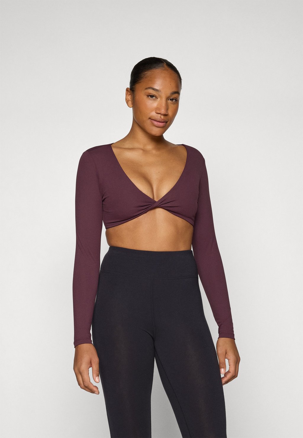 

Топ с длинными рукавами PURELUXE BUILT IN BRA BOLERO Fabletics, темно-красный