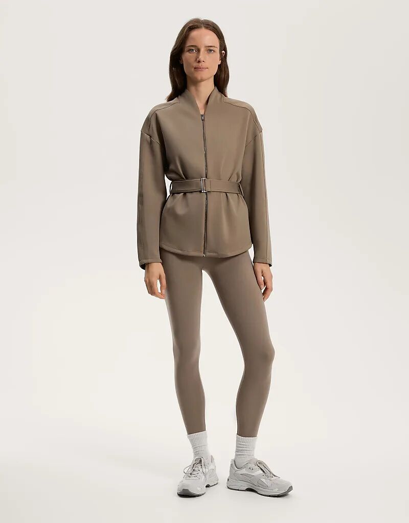 

Куртка OYSHO из неопрена с поясом цвета мокко