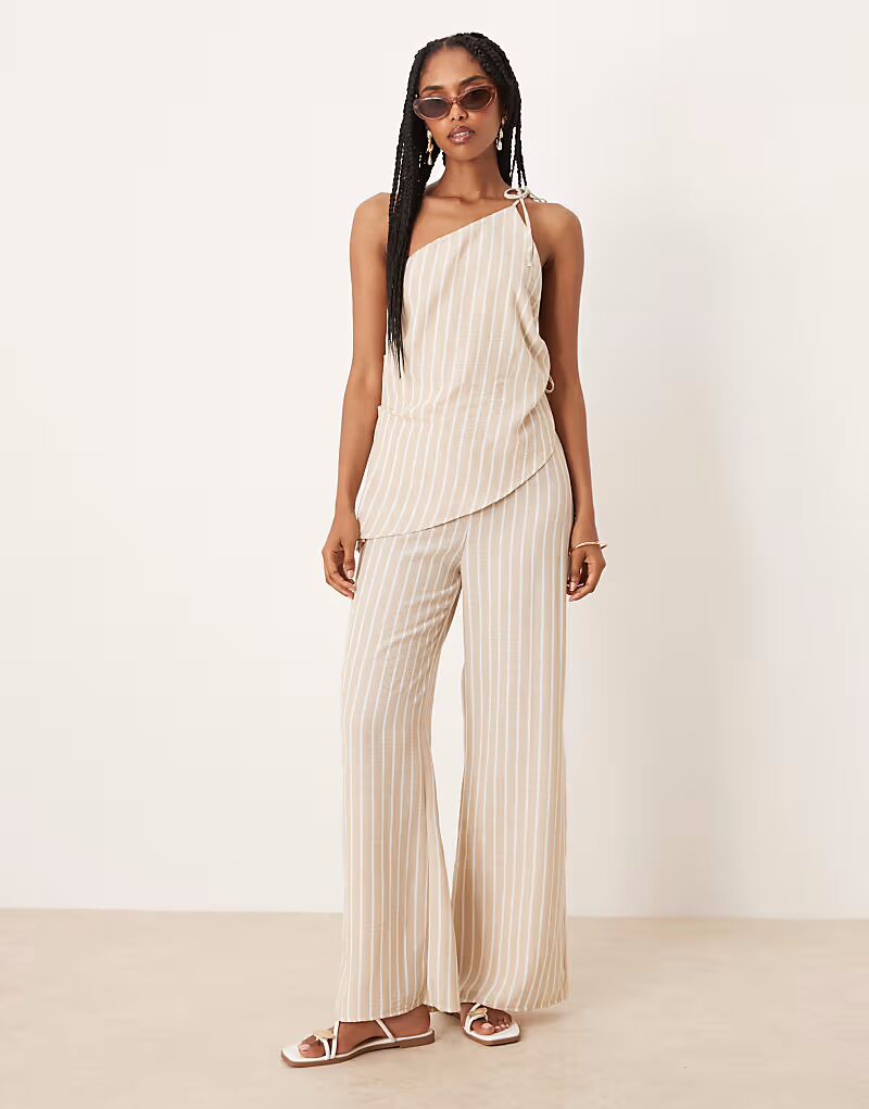

Льняной комбинезон ASOS DESIGN с асимметричными завязками в полоску цвета камня