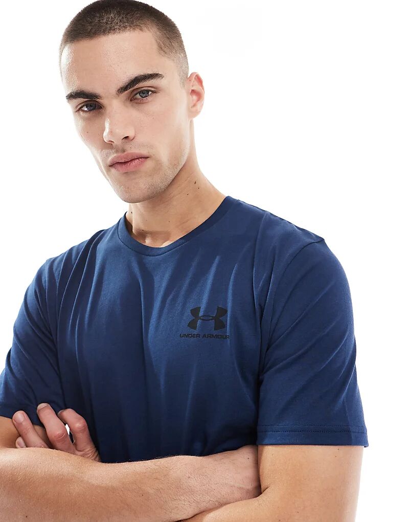 

Футболка в спортивном стиле с коротким рукавом темно-синего цвета Under Armour