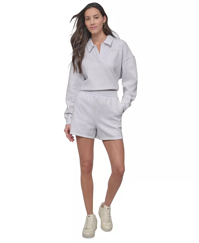 

Спортивные женские шорты Varsity с вышитым логотипом и сборкой, длина 4" DKNY, белый
