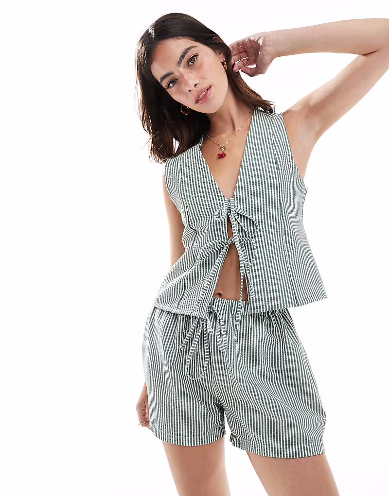 

Текстурированные боксеры ASOS DESIGN в зеленую полоску