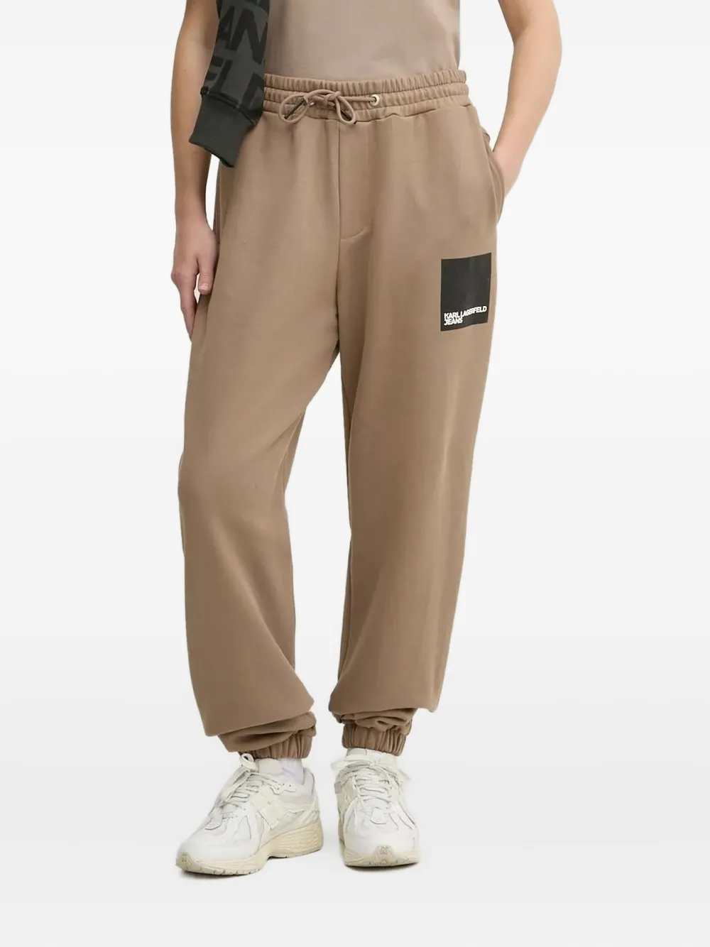 

Спортивные брюки с завязками на шнурке и нашивкой-логотипом Karl Lagerfeld Jeans, нейтральный