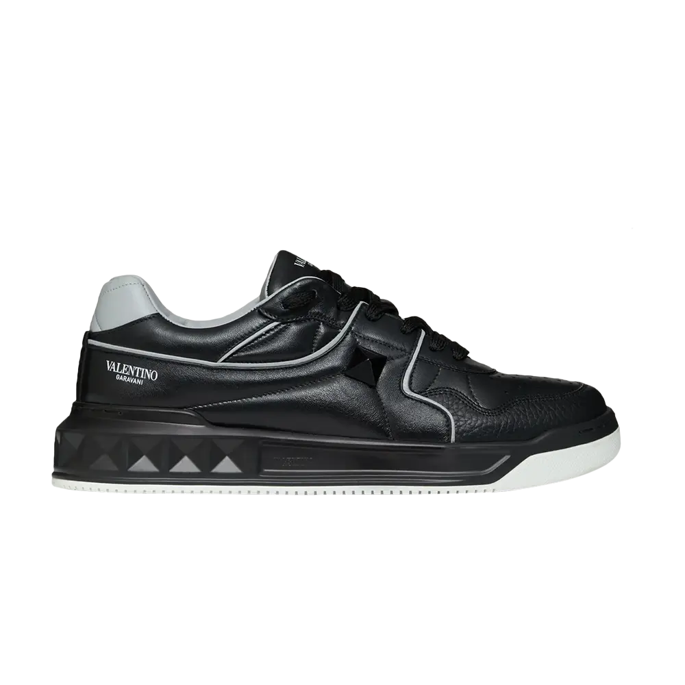 Низкие кроссовки Valentino One Stud Low, черный