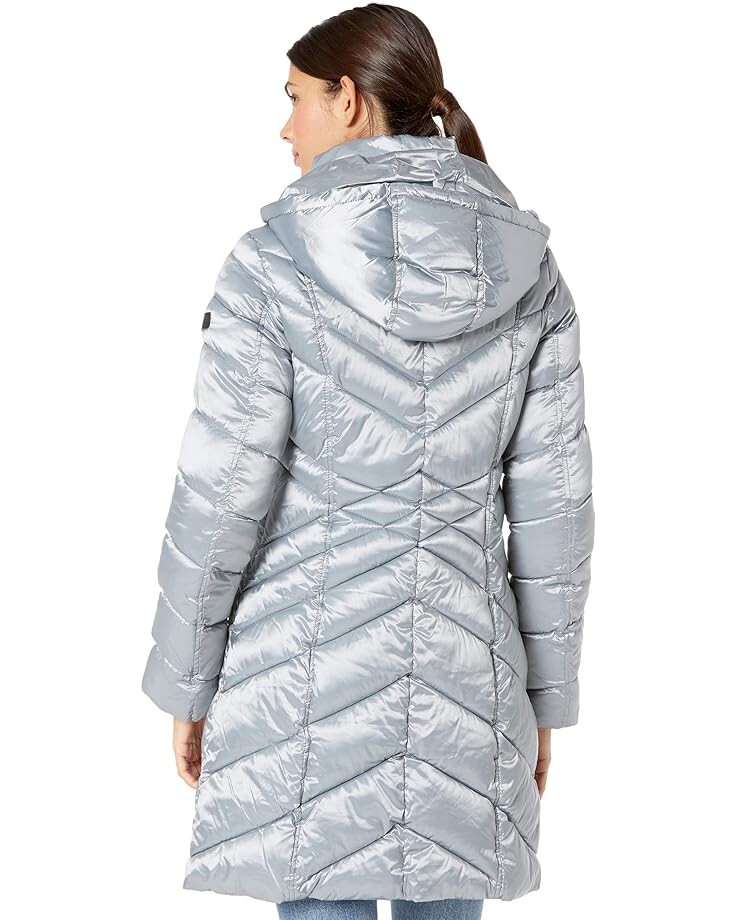 

Пальто Sam Edelman 3/4 Hooded Chevron Poly Puffer Coat, цвет Pewter