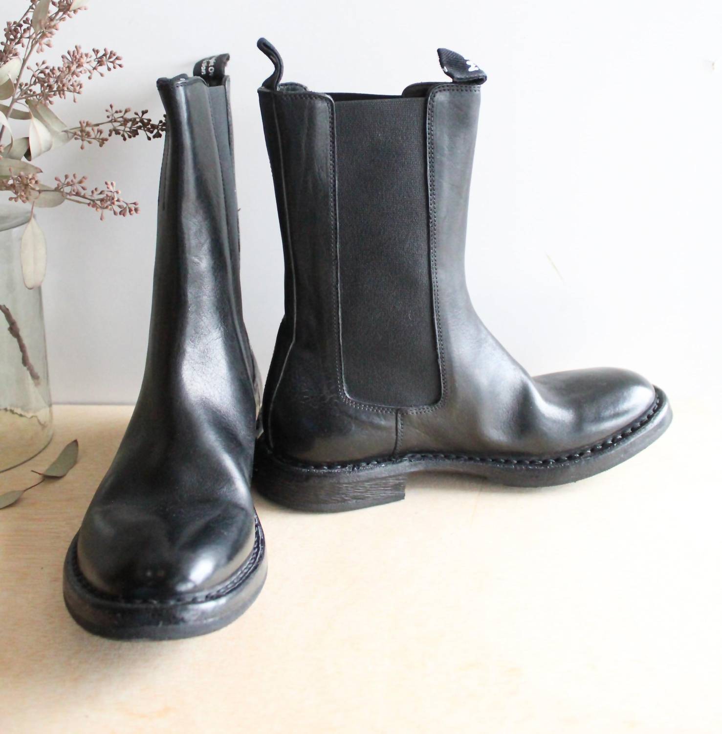 Женские ботинки челси Kurni черного цвета Moma Shoes