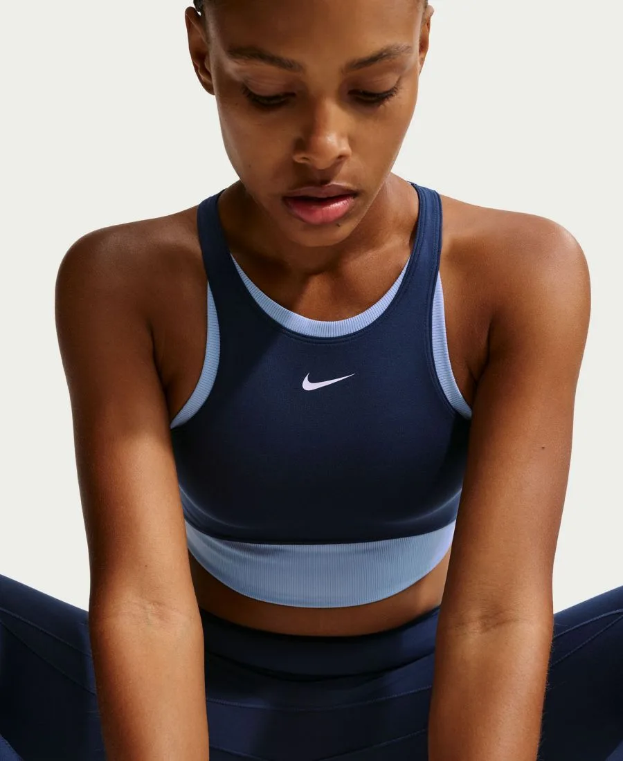 Женский спортивный бюстгальтер средней поддержки с подкладкой Nike, midnight темно-синий/aluminum/белый — фото 3