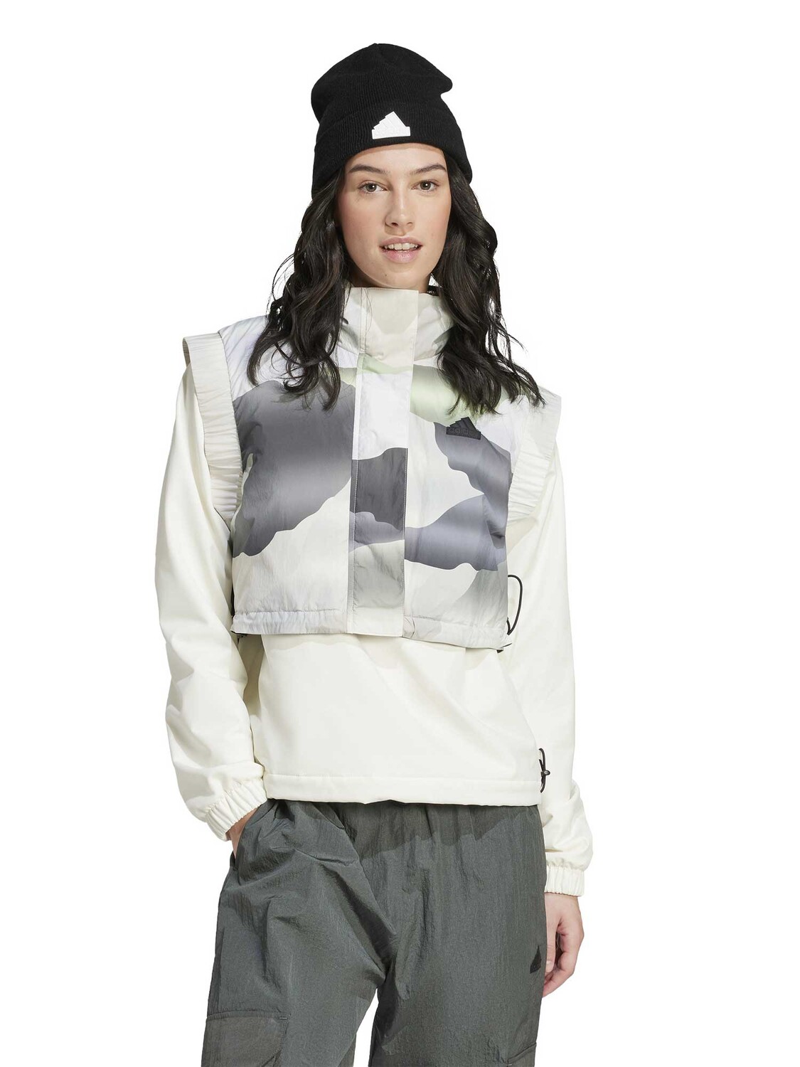 

Утепленный жилет Adidas Sportswear City Escape Camo Print Crop Vest, зеленый