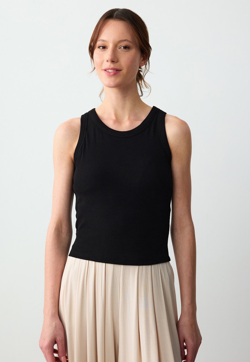 

Топ ROUND NECK STRAIGHT CUT CUP SLEEVELESS TANK Jimmy Key, черный