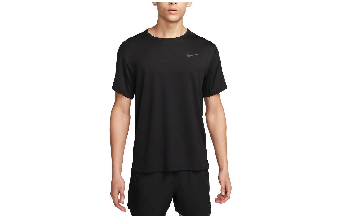

Футболка мужская черная Nike, черный