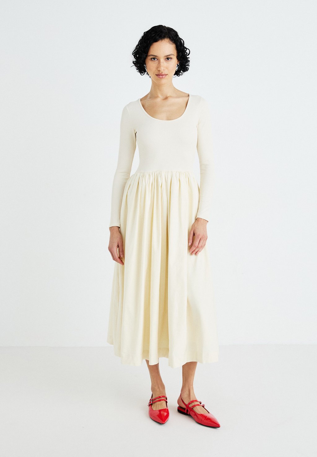 

Повседневное платье DARLING FITTED MIDI DRESS Sister Jane, кремовый