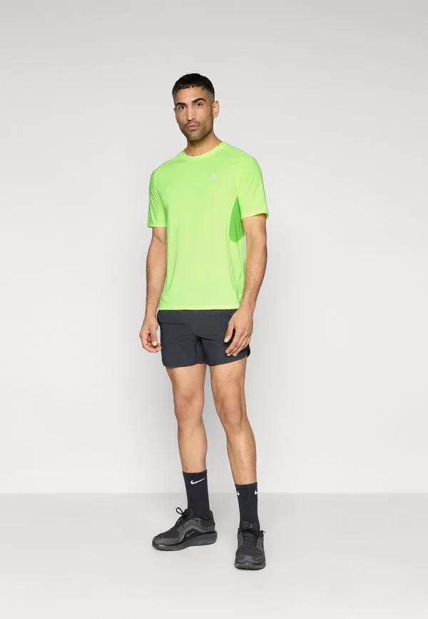 Спортивная футболка solar chase Nike Acg, Volt Ice/Mean Green/Summit White — фото 2