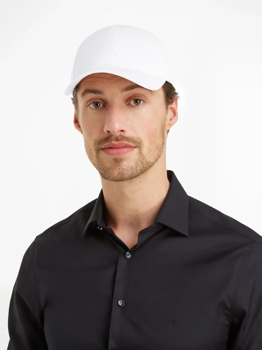 

Кепка Calvin Klein Jeans "MONOGRAM EMBRO CAP" с вышитым логотипом, слоновая кость