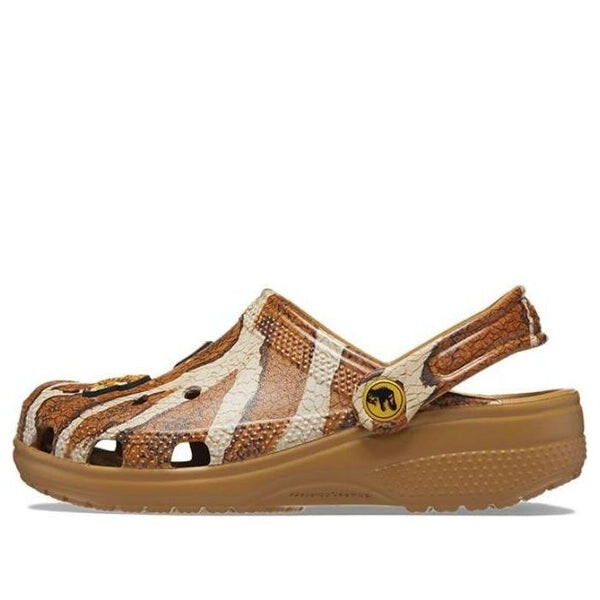 

Кроссовки jurassic world x classic clog 'sand' Crocs, бежевый