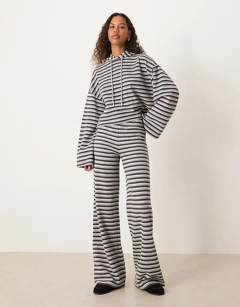 

Широкие брюки в полоску с начесом ASOS DESIGN серого цвета