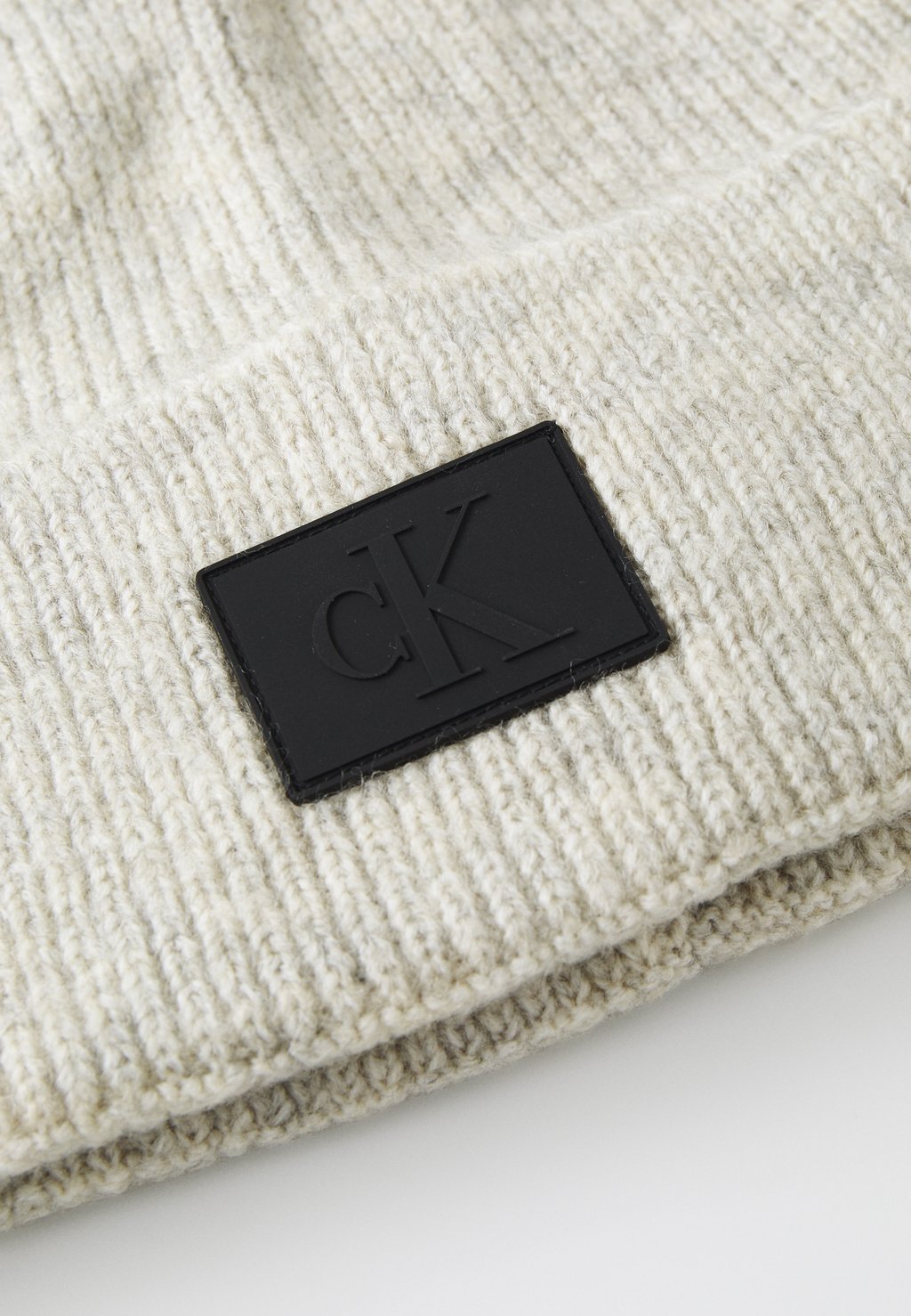 

Шапка BEANIE UNISEX Calvin Klein Jeans, молочный