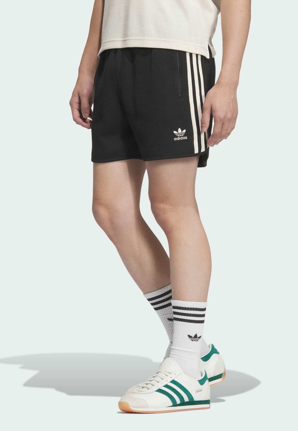 

Шорты Tracksuit bottoms Adidas Originals, черный