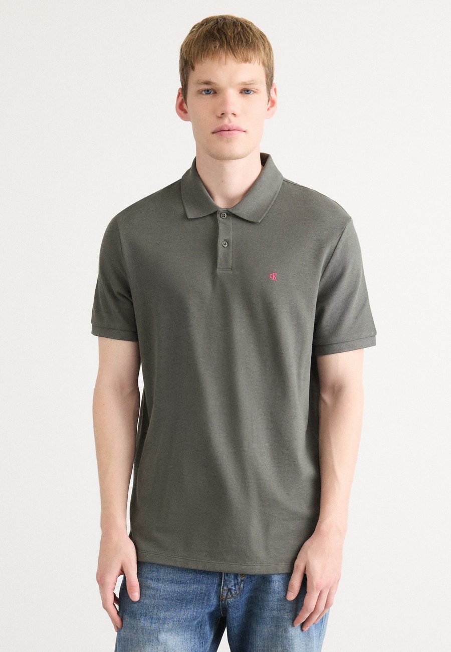 

Поло Calvin Klein Jeans Polo shirt, Beluga/Dark Grey
