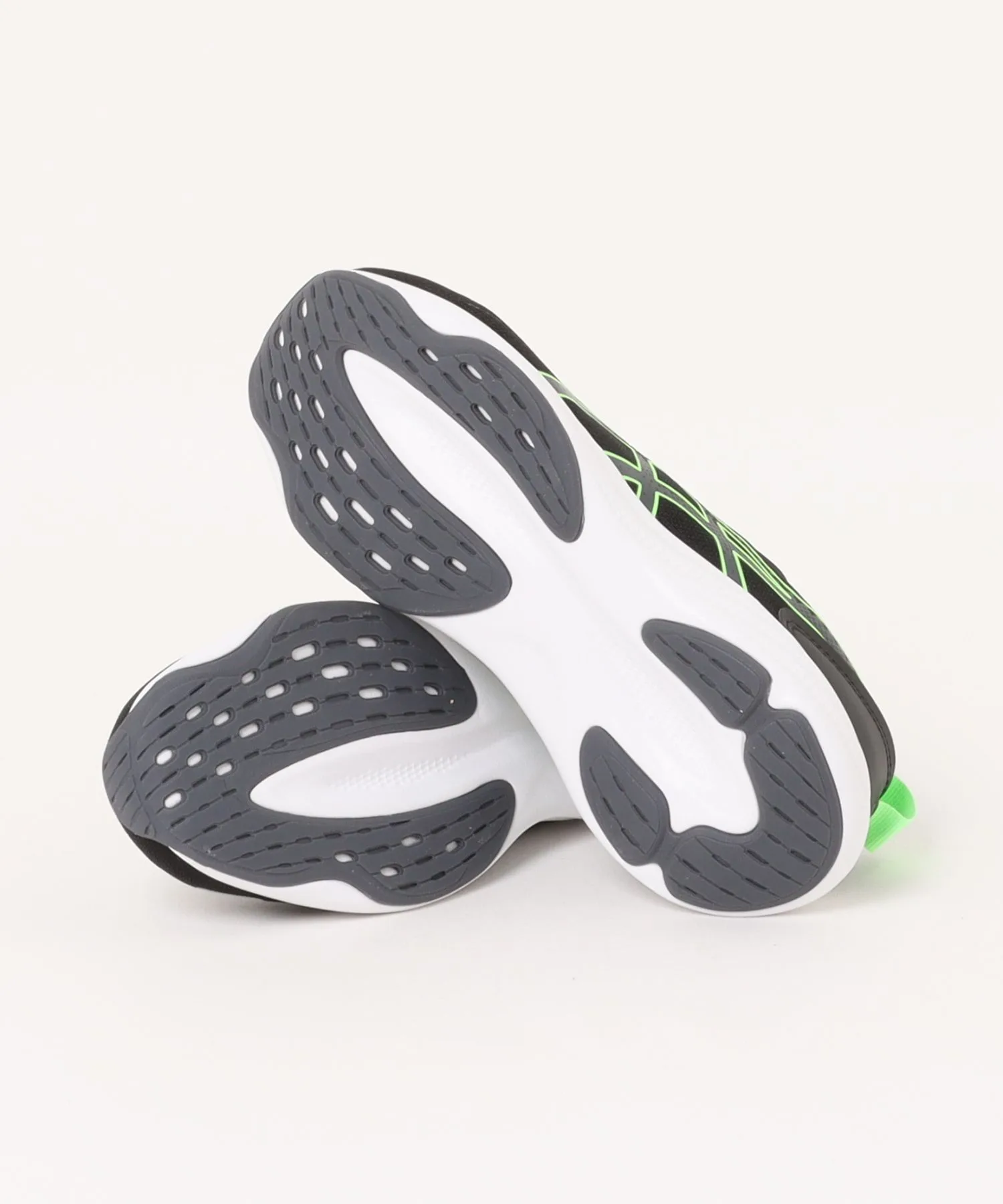 Кроссовки для детей с антибактериальной стелькой Lazerbeam MR-A ASICS черные — фото 3