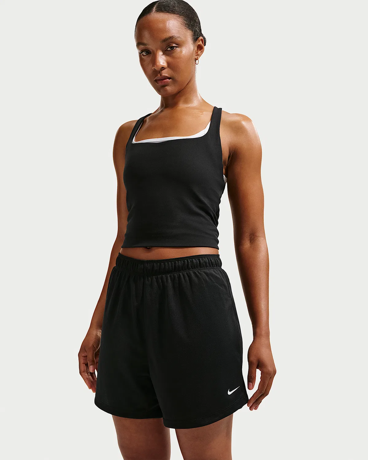 Женские шорты Nike Attack Dri-FIT средней посадки, длина 4", Black/Black/White — фото 2