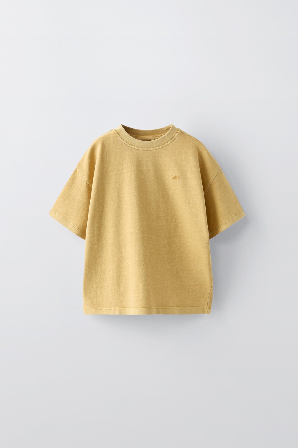 

Футболка с вышивкой garment dye ZARA, цвет mustard