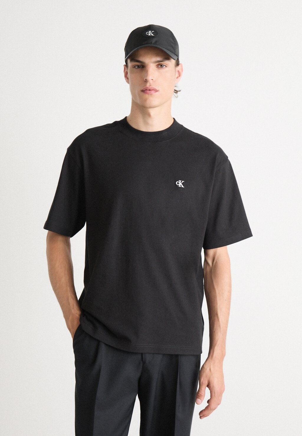 

Базовая футболка HEAVY RELAXED TEE Calvin Klein Jeans, черный