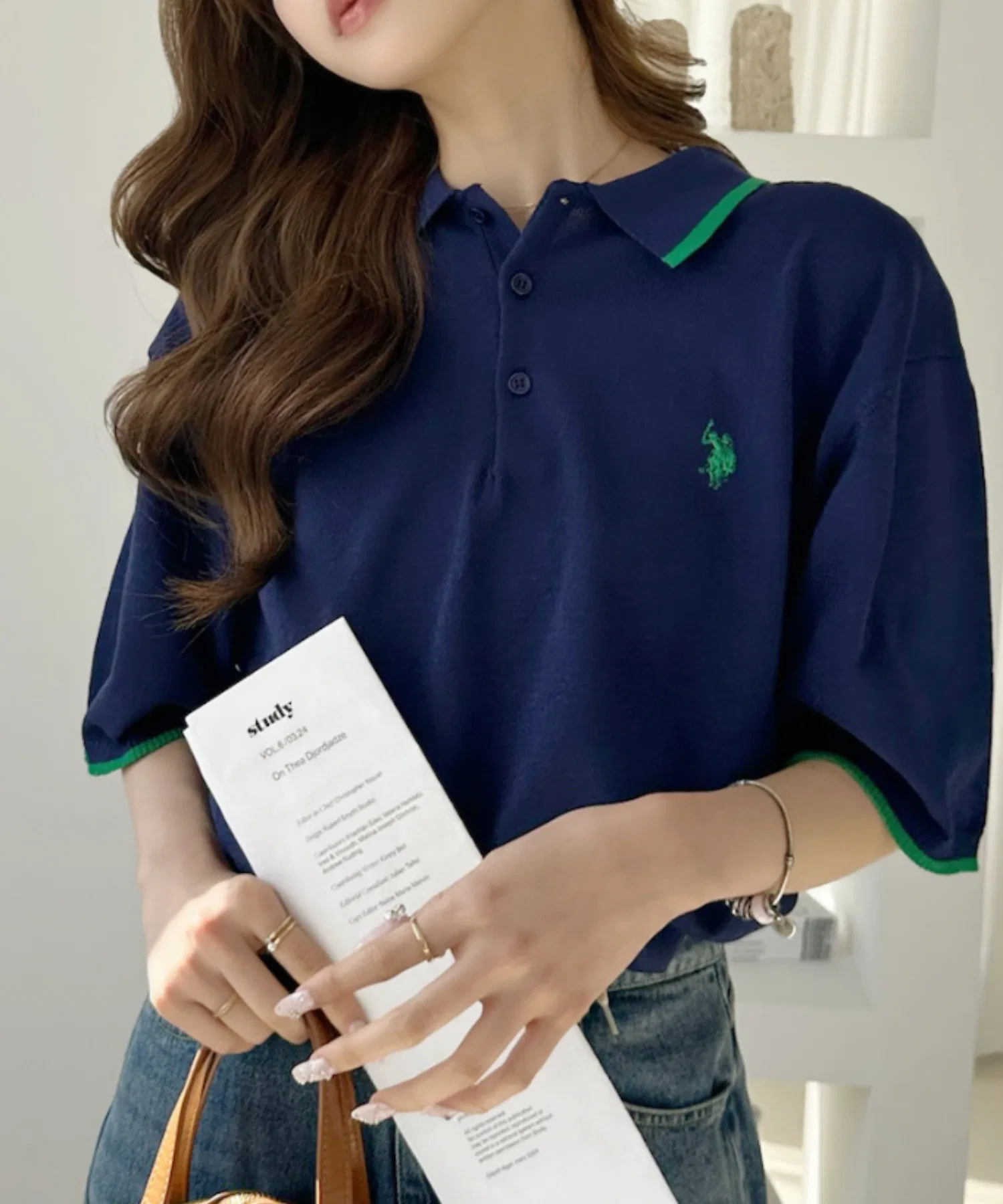 【Ada. Эксклюзивно для US POLO ASSN】Трикотажная рубашка-поло с короткими рукавами и контрастными цветовыми блоками — фото 3