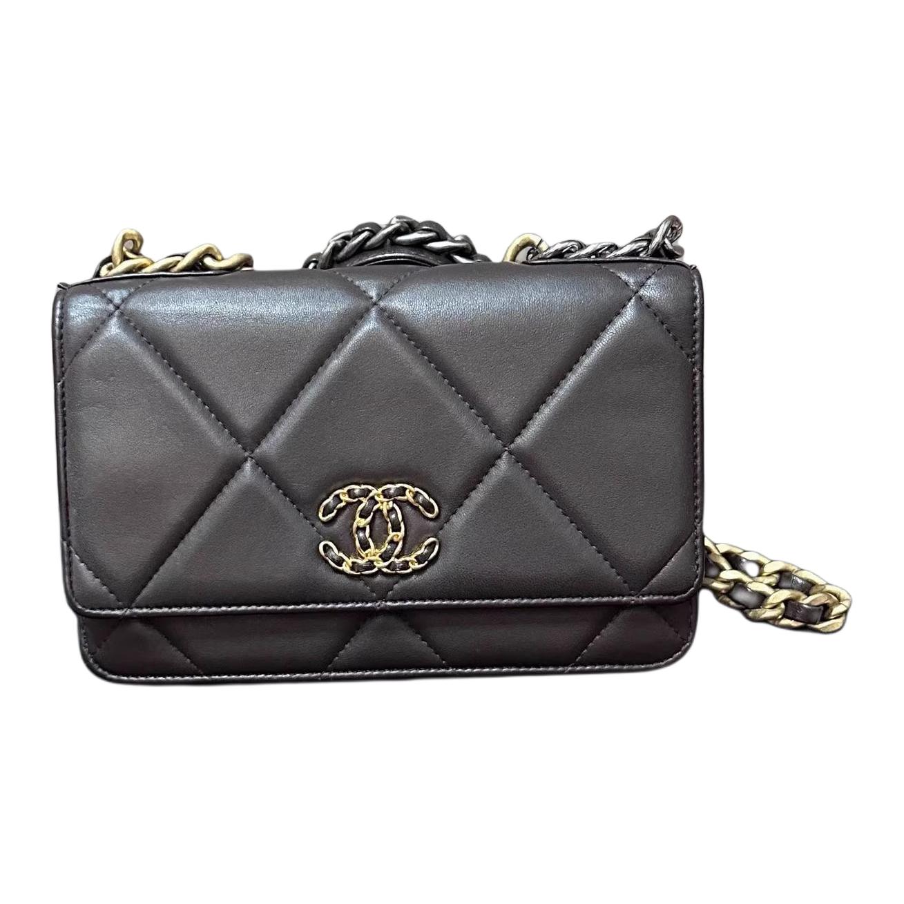 

CHANEL Сумка через плечо из овчины женская шоколадная тёмно-коричневая