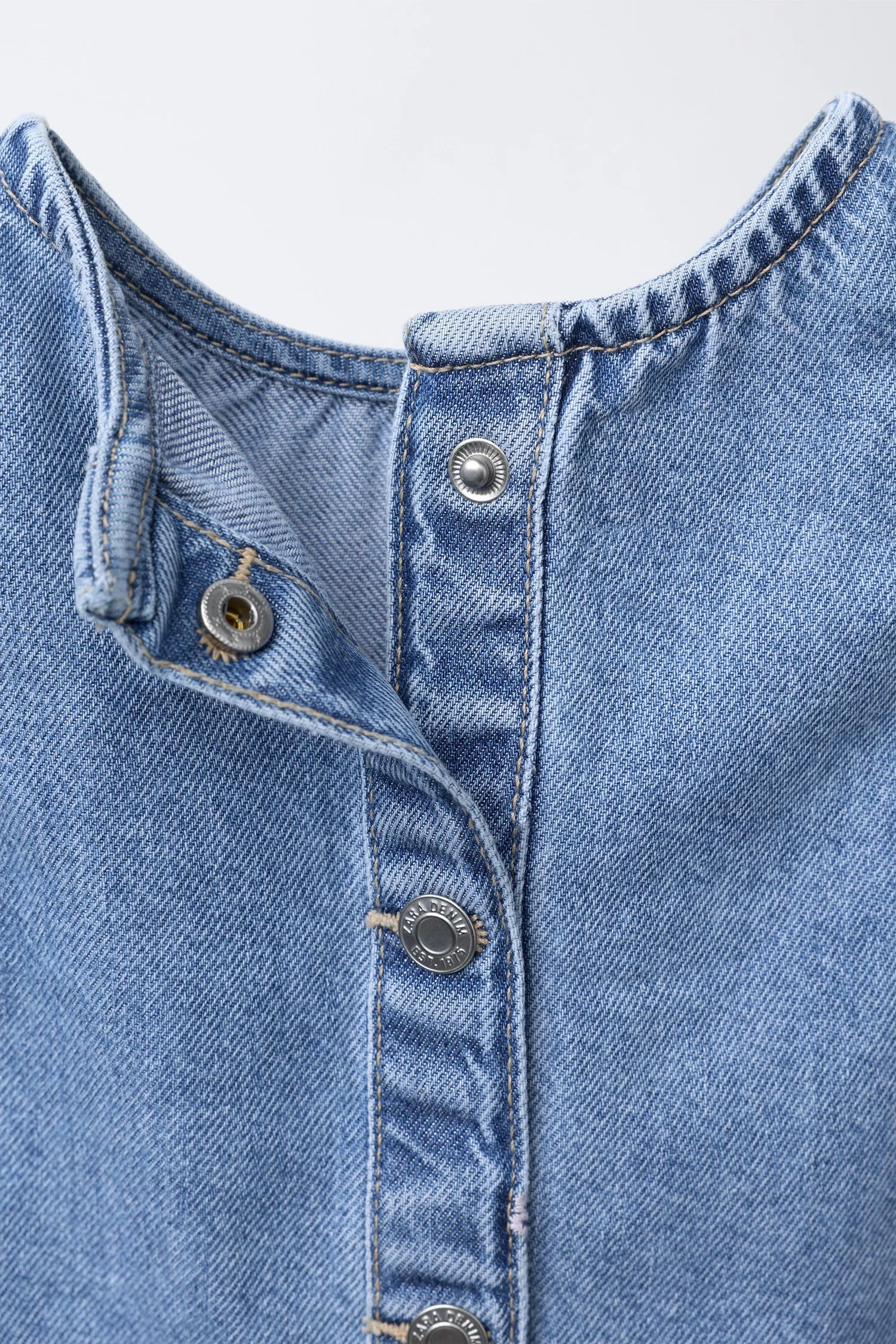 Джинсовый топ с вышитыми бабочками Zara, светло-голубой — фото 4