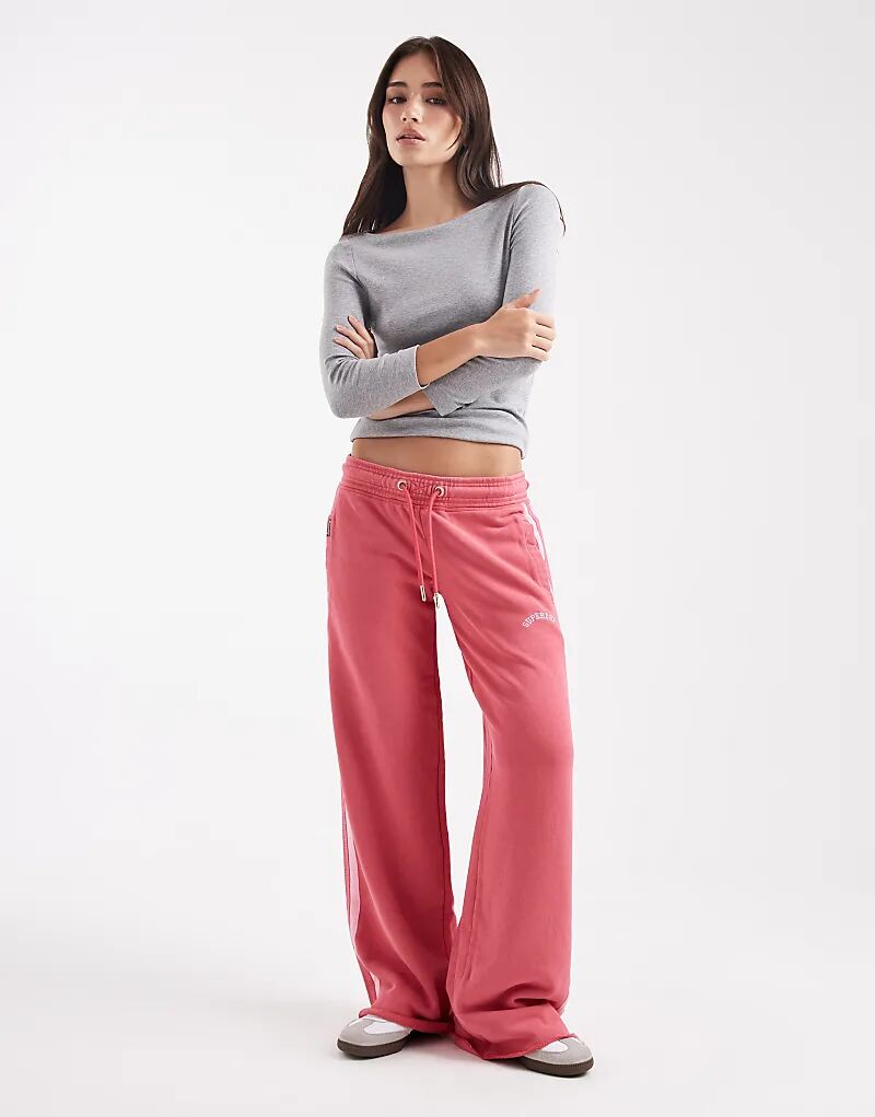 

Спортивные брюки Superdry Athletic essentials прямого кроя с логотипом в цвете «ярко-красный падуб»